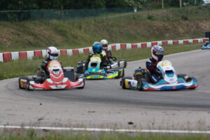 Anneville-J3-JF-202585-300x200 Résultats – Photos - Journée 3 - Championnat de Ligue de Karting des Hauts de France – Anneville (76)