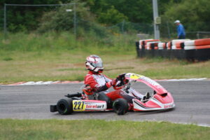 Anneville-J3-JF-202597-300x200 Résultats – Photos - Journée 3 - Championnat de Ligue de Karting des Hauts de France – Anneville (76)